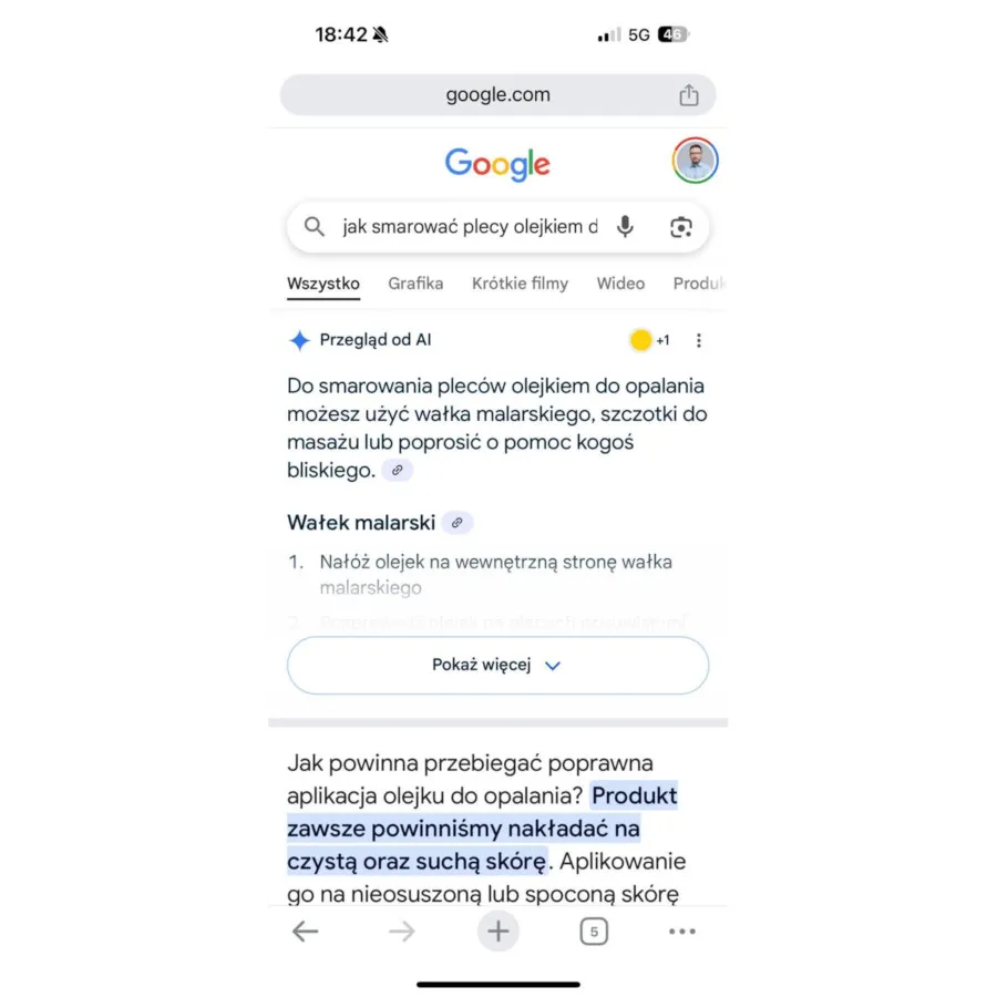 Przegląd od AI na telefonie: w odpowiedzi na pytanie o smarowanie pleców olejkiem AI proponuje użycie wałka malarskiego